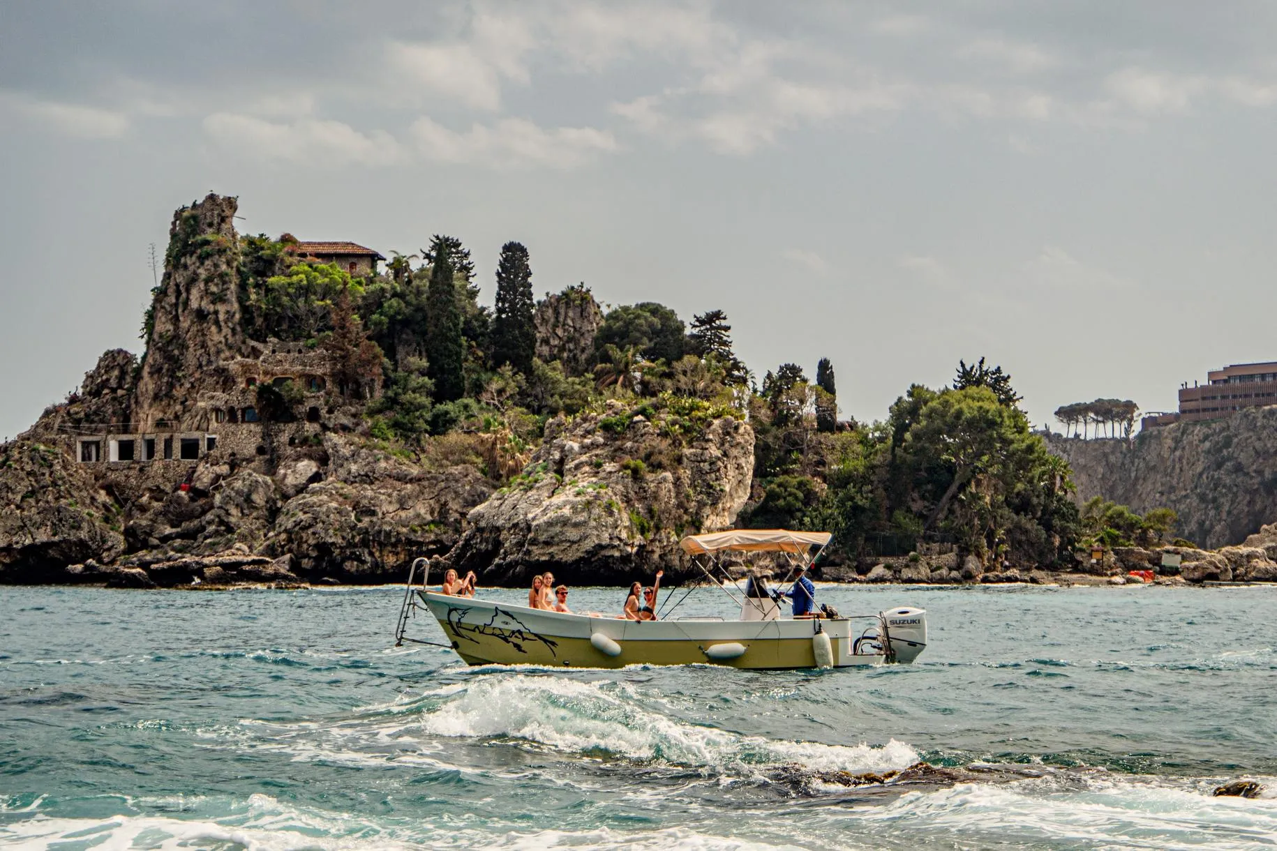 Liver 8M Luxury at Isola Bella Beach, Taormina